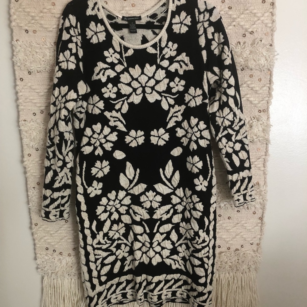 Black/white sweater dress